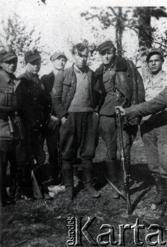 Lipiec 1944, brak miejsca.
Żołnierze 1 Wileńskiej Brygady Partyzanckiej Armii Krajowej - (od lewej) 