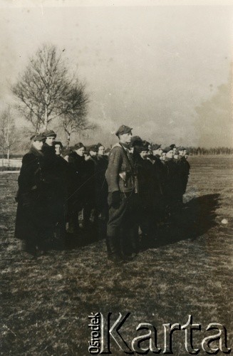 1.02.1944, Wasiewce.
Partyzanci 1 plutonu 6 Wileńskiej Samodzielnej Brygady Partyzanckiej Armii Krajowej.
Fot. NN, kolekcja Wincentego Borodziewicza, zbiory Ośrodka KARTA, przekazała Wanda Borodziewicz