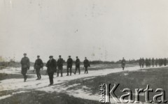 5.02.1944, Wojcieszuny.
Pierwszy pluton 6 Wileńskiej Samodzielnej Brygady Partyzanckiej Armii Krajowej. Na zdjęciu m.in. porucznik Adam Boryczko ps. Tońko.
Fot. NN, kolekcja Wincentego Borodziewicza, zbiory Ośrodka KARTA, przekazała Wanda Borodziewicz