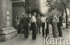 17.08.1975, Warszawa, Polska. 
Uroczystość poświęcenia tablicy pamiątkowej w 32. rocznicę powstania 6 Wileńskiej Samodzielnej Brygady Partyzanckiej Armii Krajowej w kościele św. Anny. Partyzanci przed kościołem: (od lewej): Wacław Sierpiński ps. Rum, Wiktor Strzałkowski ps. Fok, Henryk Meszczyński ps. Dziewic, Adam Boryczko ps. Tońko, NN, Jerzy Tyman ps. Jerry, NN, NN, Ryszard Kołodziejski ps. Elaro, Wincenty Borodziewicz ps. Szkrab. 
Fot. Wincenty Borodziewicz, kolekcja Wincentego Borodziewicza, zbiory Ośrodka KARTA, przekazała Wanda Borodziewicz