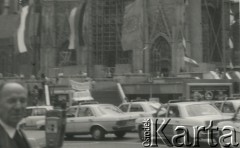 1978, Kolonia, Niemcy.
Ksiądz Jan Laski ps. Ksiądz Piotr przy katedrze. 
Fot. Wincenty Borodziewicz, kolekcja Wincentego Borodziewicza, zbiory Ośrodka KARTA, przekazała Wanda Borodziewicz