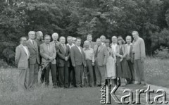 Sierpień 1977, Warszawa, Polska.
Spotkanie byłych partyzantów 6 Wileńskiej Samodzielnej Brygady Partyzanckiej Armii Krajowej na cmentarzu, na którym został pochowany ich dowódca mjr Franciszek Koprowski ps. Konar.
Fot. NN, kolekcja Wincentego Borodziewicza, zbiory Ośrodka KARTA, przekazała Wanda Borodziewicz