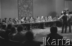 31.10.1980, Warszawa, Polska.
Gmach Urzędu Rady Ministrów. Rozmowy rządu z delegacją NSZZ 
