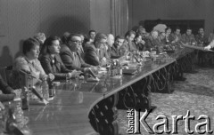 31.10.1980, Warszawa, Polska.
Gmach Urzędu Rady Ministrów. Rozmowy rządu z delegacją NSZZ 