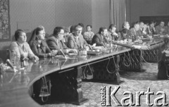 31.10.1980, Warszawa, Polska.
Gmach Urzędu Rady Ministrów. Rozmowy rządu z delegacją NSZZ 