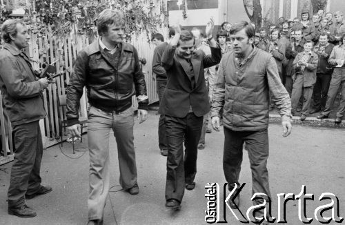 Sierpień 1980, Gdańsk, Polska.
Strajk okupacyjny w Stoczni Gdańskiej im. Lenina. W środku z uniesionymi rękami Lech Wałęsa.
Fot. Zbigniew Trybek, zbiory Ośrodka KARTA