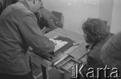 Sierpień 1980, Gdańsk, Polska.
Strajk okupacyjny w Stoczni Gdańskiej im. Lenina. Wolna Drukarnia Stoczni Gdańskiej.
Fot. Zbigniew Trybek, zbiory Ośrodka KARTA

