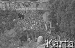 Sierpień 1980, Gdańsk, Polska.
Strajk okupacyjny w Stoczni Gdańskiej im. Lenina. Msza święta celebrowana przez księdza Henryka Jankowskiego na terenie stoczni.
Fot. Zbigniew Trybek, zbiory Ośrodka KARTA

