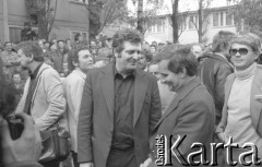 Sierpień 1980, Gdańsk, Polska.
Strajk okupacyjny w Stoczni Gdańskiej im. Lenina. Lech Wałęsa rozmawia z dyrektorem stoczni Klemensem Gniechem.
Fot. Zbigniew Trybek, zbiory Ośrodka KARTA

