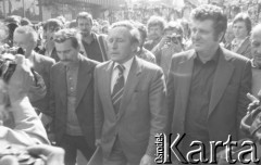 Sierpień 1980, Gdańsk, Polska.
Strajk okupacyjny w Stoczni Gdańskiej im. Lenina. Na pierwszym planie od prawej: dyrektor stoczni Klemens Gniech, wojewoda gdański Jerzy Kołodziejski, Lech Wałęsa, dalej Lech Bądkowski; w głębi m.in. Bogdan Lis.
Fot. Zbigniew Trybek, zbiory Ośrodka KARTA

