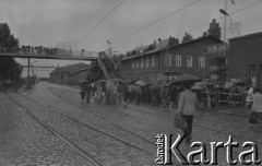 Sierpień 1980, Gdańsk, Polska.
Strajk okupacyjny w Stoczni Gdańskiej im. Lenina. Ludzie zgromadzeni przed bramą nr 3 stoczni.
Fot. Zbigniew Trybek, zbiory Ośrodka KARTA

