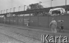 Sierpień 1980, Gdańsk, Polska.
Strajk okupacyjny w Stoczni Gdańskiej im. Lenina. Na murze otaczającym stocznię hasła: 