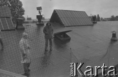 Sierpień 1980, Gdańsk, Polska.
Strajk okupacyjny w Stoczni Gdańskiej im. Lenina. Strajkujący na dachu budynku stoczniowego.
Fot. Zbigniew Trybek, zbiory Ośrodka KARTA

