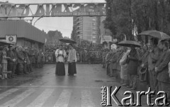 Sierpień 1980, Gdańsk, Polska.
Strajk okupacyjny w Stoczni Gdańskiej im. Lenina. Msza święta na terenie stoczni celebrowana przez ks. Henryka Jankowskiego.
Fot. Zbigniew Trybek, zbiory Ośrodka KARTA

