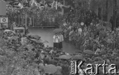 Sierpień 1980, Gdańsk, Polska.
Strajk okupacyjny w Stoczni Gdańskiej im. Lenina. Msza święta na terenie stoczni celebrowana przez ks. Henryka Jankowskiego.
Fot. Zbigniew Trybek, zbiory Ośrodka KARTA

