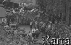 Sierpień 1980, Gdańsk, Polska.
Strajk okupacyjny w Stoczni Gdańskiej im. Lenina. Msza święta na terenie stoczni celebrowana przez ks. Henryka Jankowskiego.
Fot. Zbigniew Trybek, zbiory Ośrodka KARTA

