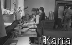 Sierpień 1980, Gdańsk, Polska.
Strajk okupacyjny w Stoczni Gdańskiej im. Lenina. Kobiety przygotowują posiłek.
Fot. Zbigniew Trybek, zbiory Ośrodka KARTA


