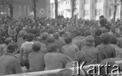 Sierpień 1980, Gdańsk, Polska.
Strajk okupacyjny w Stoczni Gdańskiej im. Lenina. Strajkujący robotnicy uczestniczą w nabożeństwie na terenie stoczni.
Fot. Zbigniew Trybek, zbiory Ośrodka KARTA

