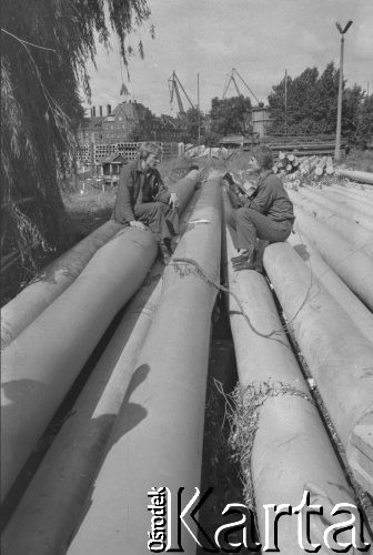 Sierpień 1980, Gdańsk, Polska.
Strajk okupacyjny w Stoczni Gdańskiej im. Lenina. Robotnicy na terenie stoczni.
Fot. Zbigniew Trybek, zbiory Ośrodka KARTA


