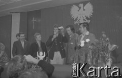 Sierpień 1980, Gdańsk, Polska.
Strajk okupacyjny w Stoczni Gdańskiej im. Lenina. Obrady w sali BHP. Z lewej stoi Lech Wałęsa, 1. z prawej Florian Wiśniewski.
Fot. Zbigniew Trybek, zbiory Ośrodka KARTA

