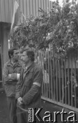 Sierpień 1980, Gdańsk, Polska.
Strajk okupacyjny w Stoczni Gdańskiej im. Lenina. Strajkujący robotnicy przed bramą nr 2.
Fot. Zbigniew Trybek, zbiory Ośrodka KARTA

