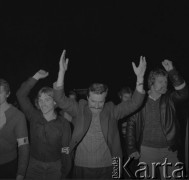 Sierpień 1980, Gdańsk, Polska.
Strajk okupacyjny w Stoczni Gdańskiej im. Lenina. Na pierwszym planie od lewej: Jerzy Borowczak, Lech Wałęsa i Waldemar Stawicki.
Fot. Zbigniew Trybek, zbiory Ośrodka KARTA

