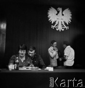 Sierpień 1980, Gdańsk, Polska.
Strajk okupacyjny w Stoczni Gdańskiej im. Lenina. Przy stole siedzi Henryka Krzywonos.
Fot. Zbigniew Trybek, zbiory Ośrodka KARTA