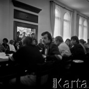 Sierpień 1980, Gdańsk, Polska.
Strajk okupacyjny w Stoczni Gdańskiej im. Lenina. Zebranie w sali BHP.
Fot. Zbigniew Trybek, zbiory Ośrodka KARTA