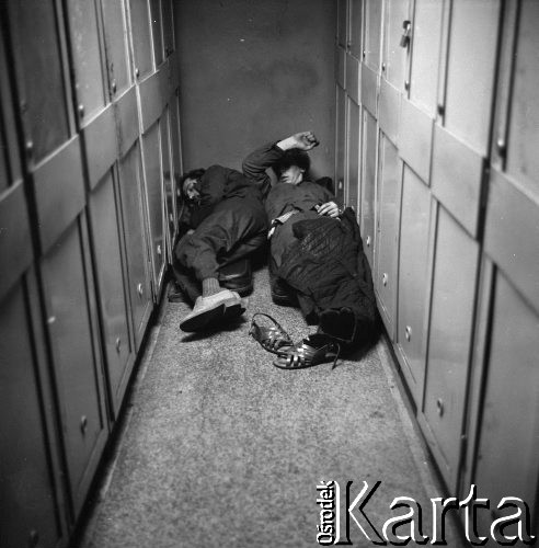 Sierpień 1980, Gdańsk, Polska.
Strajk okupacyjny w Stoczni Gdańskiej im. Lenina. Na zdjęciu śpiący stoczniowcy.
Fot. Zbigniew Trybek, zbiory Ośrodka KARTA
