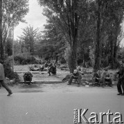 Sierpień 1980, Gdańsk, Polska.
Strajk okupacyjny w Stoczni Gdańskiej im. Lenina. Stoczniowcy odpoczywają na trawie.
Fot. Zbigniew Trybek, zbiory Ośrodka KARTA