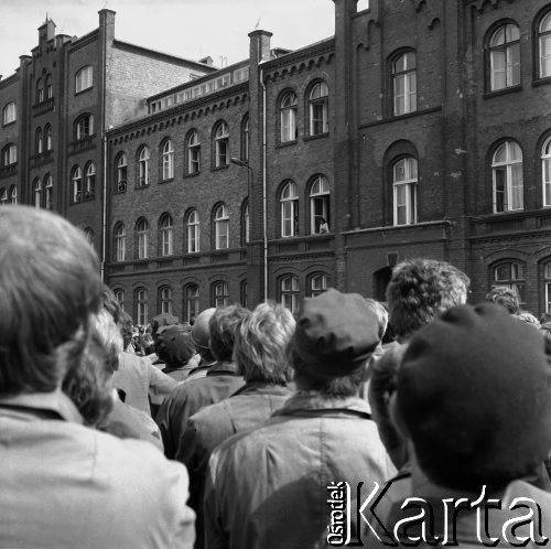 Sierpień 1980, Gdańsk, Polska.
Strajk okupacyjny w Stoczni Gdańskiej im. Lenina. Wiec stoczniowców.
Fot. Zbigniew Trybek, zbiory Ośrodka KARTA