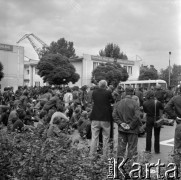 Sierpień 1980, Gdańsk, Polska.
Strajk okupacyjny w Stoczni Gdańskiej im. Lenina. Wiec stoczniowców.
Fot. Zbigniew Trybek, zbiory Ośrodka KARTA