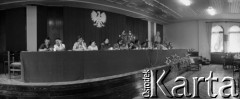 Sierpień 1980, Gdańsk, Polska.
Strajk okupacyjny w Stoczni Gdańskiej im. Lenina. Przy stole siedzą od lewej: NN, NN, Anna Walentynowicz, Henryka Krzywonos, NN, Lech Wałęsa, NN, Joanna Duda-Gwiazda, Bogdan Lis, NN, Andrzej Gwiazda.
Fot. Zbigniew Trybek, zbiory Ośrodka KARTA