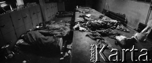 Sierpień 1980, Gdańsk, Polska.
Strajk okupacyjny w Stoczni Gdańskiej im. Lenina. Śpiący stoczniowcy.
Fot. Zbigniew Trybek, zbiory Ośrodka KARTA