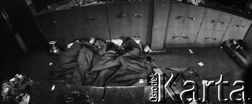 Sierpień 1980, Gdańsk, Polska.
Strajk okupacyjny w Stoczni Gdańskiej im. Lenina. Śpiący stoczniowcy.
Fot. Zbigniew Trybek, zbiory Ośrodka KARTA