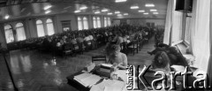 Sierpień 1980, Gdańsk, Polska.
Strajk okupacyjny w Stoczni Gdańskiej im. Lenina. Zebranie w sali BHP.
Fot. Zbigniew Trybek, zbiory Ośrodka KARTA