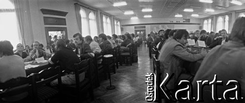 Sierpień 1980, Gdańsk, Polska.
Strajk okupacyjny w Stoczni Gdańskiej im. Lenina. Zebranie w sali BHP.
Fot. Zbigniew Trybek, zbiory Ośrodka KARTA