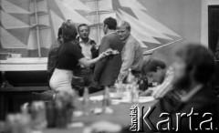 Sierpień 1980, Gdańsk, Polska.
Strajk okupacyjny w Stoczni Gdańskiej im. Lenina. Zebranie strajkujących w sali BHP.
Fot. Zbigniew Trybek, zbiory Ośrodka KARTA
