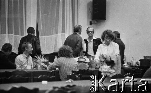Sierpień 1980, Gdańsk, Polska.
Strajk okupacyjny w Stoczni Gdańskiej im. Lenina. Zebranie strajkujących, na pierwszym planie stoi Alina Pieńkowska.
Fot. Zbigniew Trybek, zbiory Ośrodka KARTA