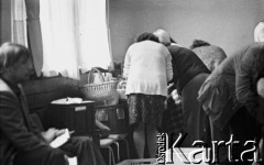 Sierpień 1980, Gdańsk, Polska.
Strajk okupacyjny w Stoczni Gdańskiej im. Lenina. Kobiety przygotowywują posiłek.
Fot. Zbigniew Trybek, zbiory Ośrodka KARTA