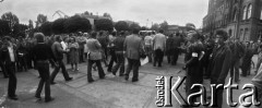 Sierpień 1980, Gdańsk, Polska.
Strajk okupacyjny w Stoczni Gdańskiej im. Lenina. Wiec stoczniowców.
Fot. Zbigniew Trybek, zbiory Ośrodka KARTA