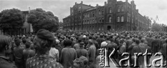 Sierpień 1980, Gdańsk, Polska.
Strajk okupacyjny w Stoczni Gdańskiej im. Lenina. Wiec stoczniowców.
Fot. Zbigniew Trybek, zbiory Ośrodka KARTA