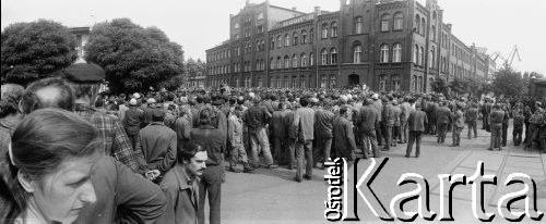 Sierpień 1980, Gdańsk, Polska.
Strajk okupacyjny w Stoczni Gdańskiej im. Lenina. Wiec stoczniowców.
Fot. Zbigniew Trybek, zbiory Ośrodka KARTA