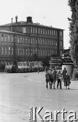 Sierpień 1980, Gdańsk, Polska.
Strajk okupacyjny w Stoczni Gdańskiej im. Lenina. Na zdjęciu teren stoczni.
Fot. Zbigniew Trybek, zbiory Ośrodka KARTA
