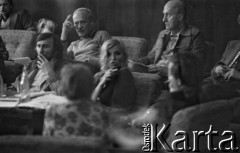 sierpień 1981, Gdańsk, Polska.
Strajk okupacyjny w Stoczni Gdańskiej im. Lenina. Przy stole od lewej siedzą Waldemar Kuczyński i Jadwiga Staniszkis.
Fot. Zbigniew Trybek, zbiory Ośrodka KARTA