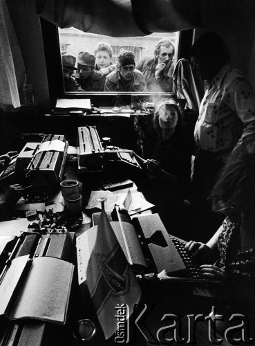 Sierpień 1980, Gdańsk, Polska.
Prawdopodobnie redakcja Strajkowego Biuletynu Informacyjnego 