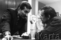 Sierpień 1980, Gdańsk, Polska.
Strajk w Stoczni Gdańskiej im. Lenina. Od lewej Lech Wałęsa.
Fot. Stanisław Składanowski, zbiory Ośrodka KARTA