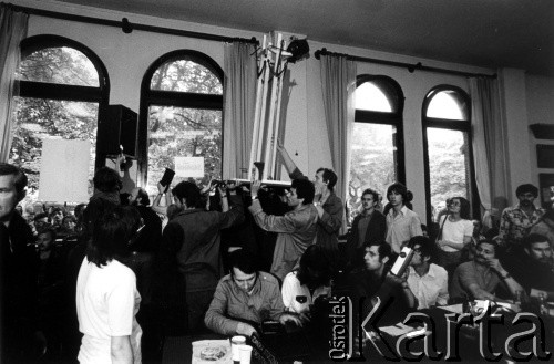 Sierpień 1980, Gdańsk, Polska.
Strajk okupacyjny w Stoczni Gdańskiej im. Lenina. Na zdjęciu makieta pomnika upamiętniającego stoczniowców poległych na Wybrzeżu w grudniu 1970.
Fot. Stanisław Składanowski, zbiory Ośrodka KARTA