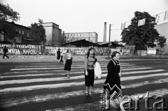 Wrzesień 1981, Gdańsk, Polska.
Skrzyżowanie ul. Grunwaldzkiej i Słowackiego w Gdańsku Wrzeszczu - w głębi antykomunistyczne napisy dotyczące radia i telewizji. W tym czasie w Gdańsku trwa I Krajowy Zjazd Delegatów Solidarności. 
Fot. Stanisław Składanowski, zbiory Ośrodka KARTA