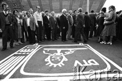 Wrzesień 1981, Gdańsk, Polska.
Rysunek pod Halą Olivia w Gdańsku, w której obywał się I Krajowy Zjazd Delegatów Solidarności. Dotyczy Dziennika Telewizyjnego.
Fot. Stanisław Składanowski, zbiory Ośrodka KARTA